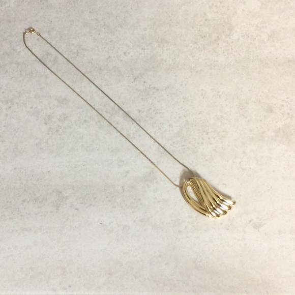 Gold swirl drop with gold chain necklace - Picture 1 of 7